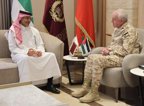 قائد الجيش يستقبل السفير القطري