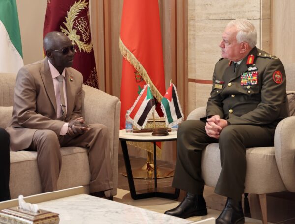 الحنيطي يستقبل وزير الدفاع السوداني