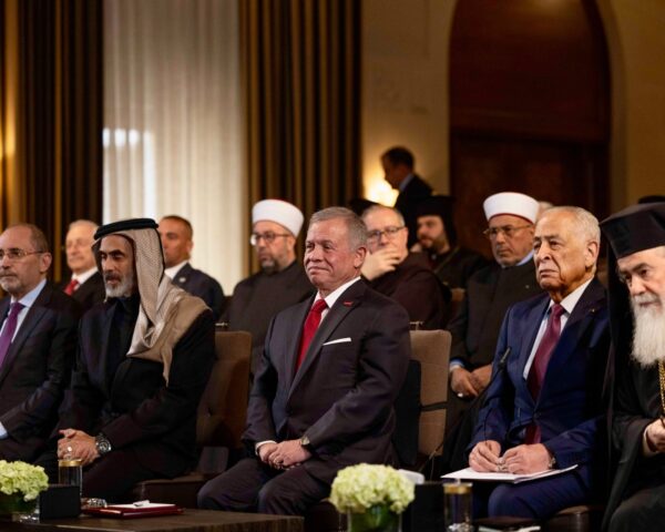 الملك يهنئ المسيحيين في الأردن وفلسطين والعالم