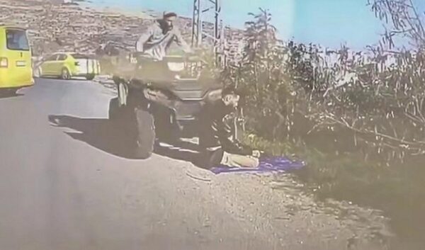 سلطات الاحتلال تفرج عن جندي مستوطن دهس فلسطينيا أثناء صلاته