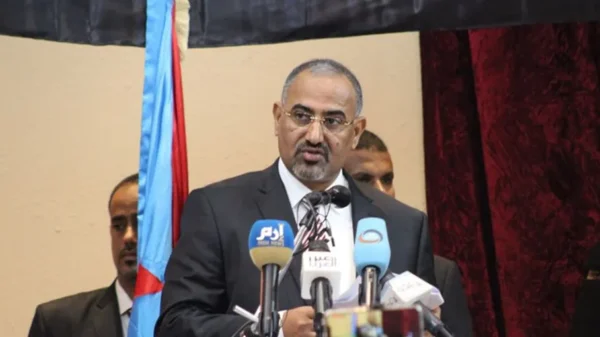 توجيه تهمة “الخيانة العظمى” لعيدروس الزبيدي.. هرب إلى مكان غير معلوم