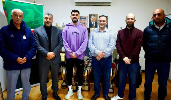 الوحدات يضم نجم الأهلي عبد الله عوض
