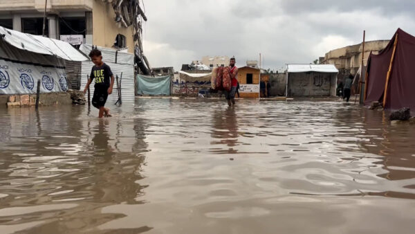 خوف وبرد ودعاء.. أصوات من غزة في ليلة المنخفض