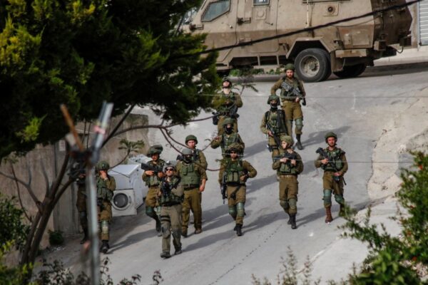 الاحتلال يشن حملة اعتقالات واقتحامات متواصلة لبلدات بالضفة