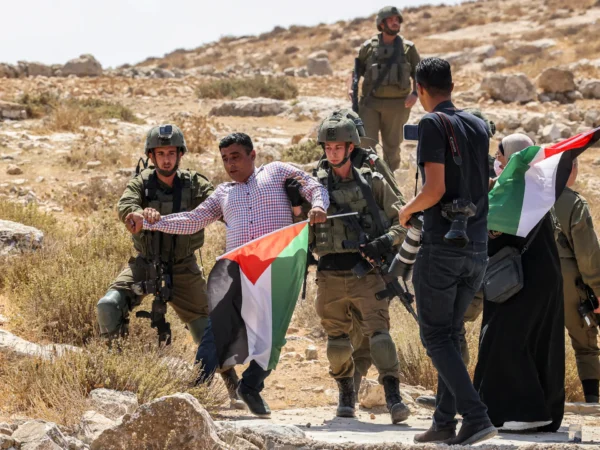 الاحتلال يجبر 40 ألف فلسطيني على النزوح من مخيمات الضفة