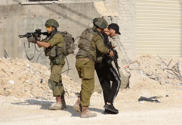 إصابات وحملة اقتحامات واعتقالات في الضفة والقدس