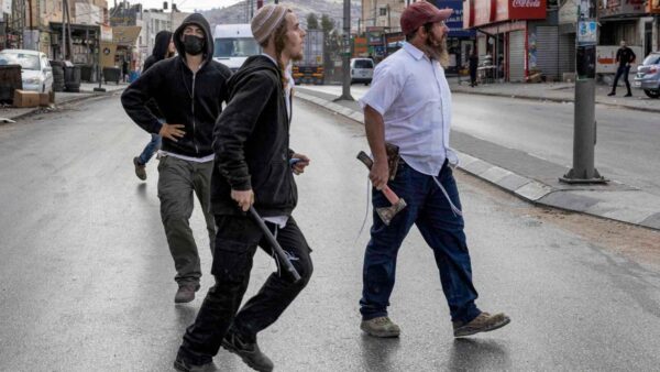 تصاعد اعتداءات المستوطنين على القرى وممتلكات الفلسطينيين في الضفة