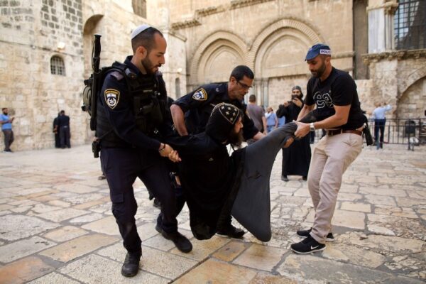 “شؤون الكنائس” في فلسطين تحذر من اعتداءات المستوطنين على المسيحيين