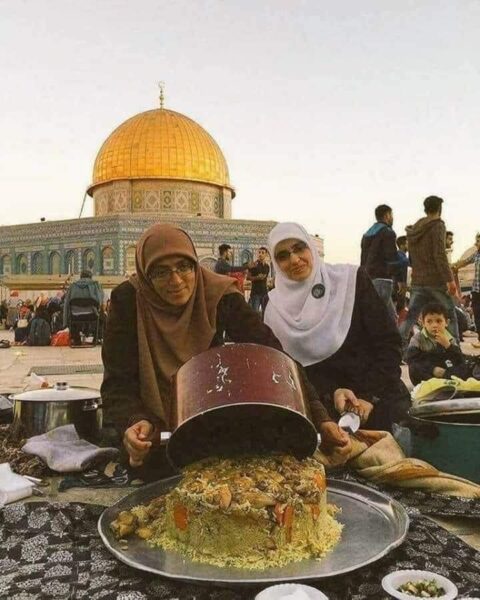 والتمسك بالأرض والهوية