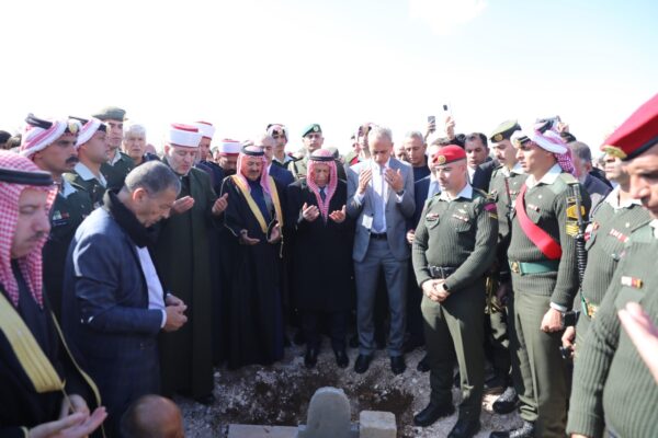 العيسوي يشارك في تشييع جثمان رئيس الوزراء الأسبق أحمد عبيدات