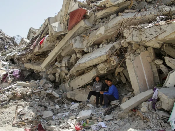 (محدث) 12 شهيداً وجرحى والاحتلال يواصل نسف المنازل في قطاع غزة
