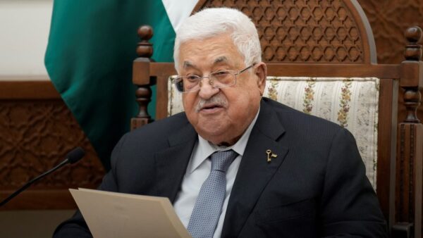 عباس يحدد موعدي انتخابات المجلس الوطني وانعقاد مؤتمر فتح