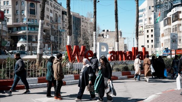 العيد في الضفة الغربية… فرحة مثقلة بالاقتحامات والاعتداءات