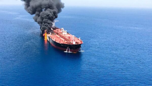 انفجار قرب ناقلة نفط قبالة سواحل الكويت
