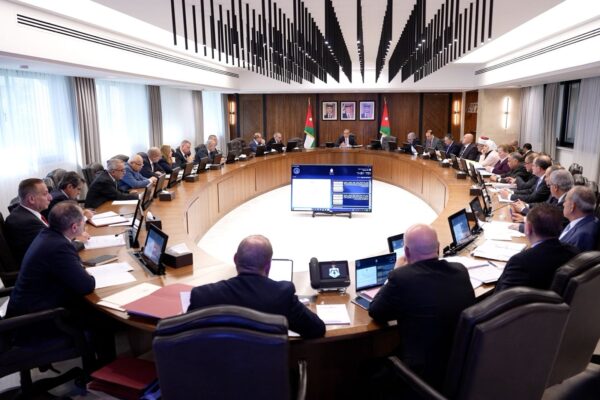 الحكومة تطلق المرحلة الأولى من مشروع النَّقل المدرسي