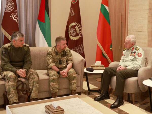 الحنيطي يستقبل المستشار الخاص لشؤون الدفاع البريطاني في الشرق الأوسط