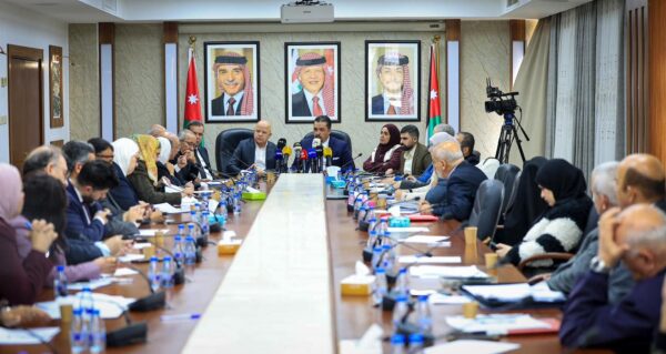 “العمل النيابية” تواصل حواراتها حول “معدل الضمان”