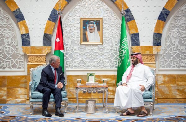 الملك وابن سلمان يجددان إدانتهما لاستمرار الهجمات الإيرانية على الدول العربية