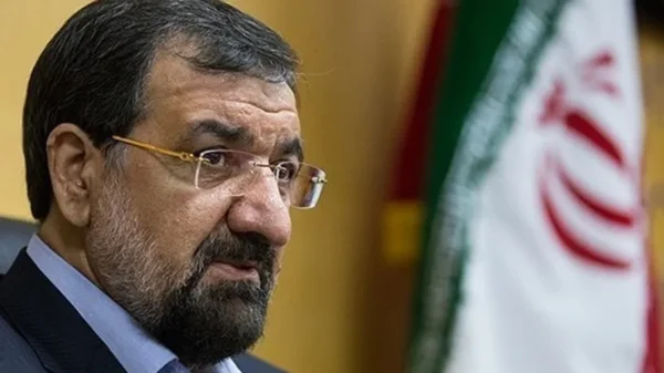 مستشار خامنئي يهدد بإغراق السفن الأمريكية