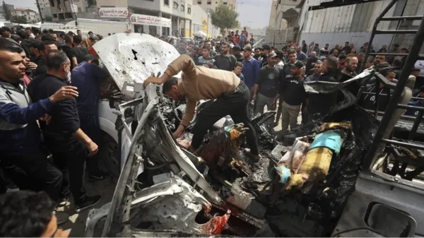 “حماس” تندد باغتيال الاحتلال 4 فلسطينيين بعد استهداف سيارة شرطة في غزة