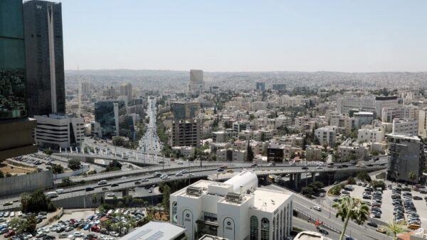 طقس معتدل اليوم والحرارة في عمان 29 درجة