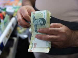 الريال الإيراني إيران