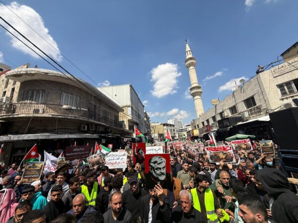 آلاف الأردنيين في وسط البلد يناصرون الأسرى الفلسطينيين