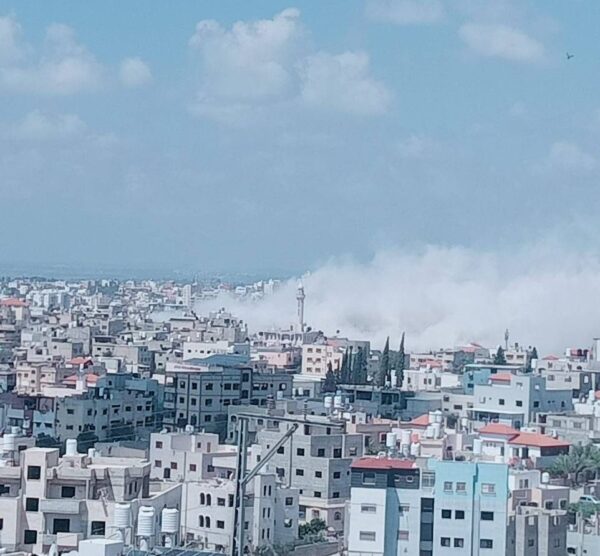 الاحتلال يفجر بناية سكنية في مخيم طولكرم وسط حصار مستمر