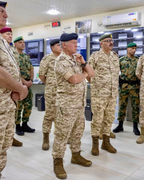 الملك يزور قيادة المنطقة العسكرية الشرقية