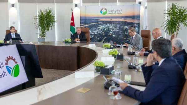 الملك يفتتح مشاريع حيوية لشركتي البوتاس العربية وبرومين الأردن في غور الصافي