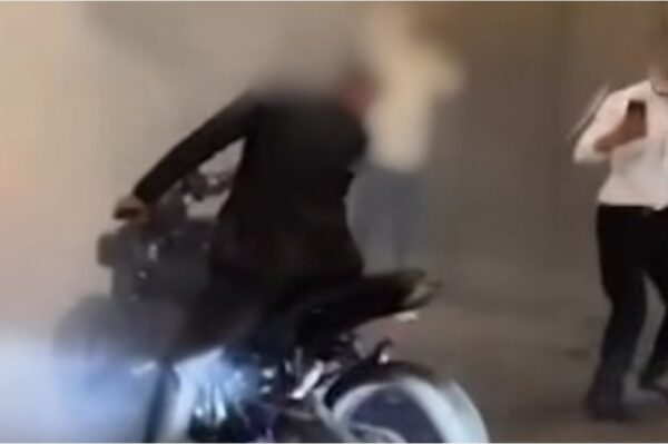 ضبط سائق دراجة نارية يشحط بها خلال موكب زفاف في إربد