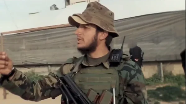 “القسام” تبث مشاهد لـ”عزام خليل الحية” وتكشف عن منصبه (فيديو)
