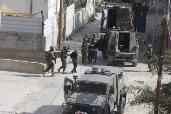 اقتحامات واعتقالات في مناطق متفرقة من الضفة والقدس