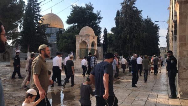 في الشهر الماضي.. 7244 مستوطناً اقتحموا الأقصى و84 عملية هدم بالقدس و15 مخططاً استيطانياً