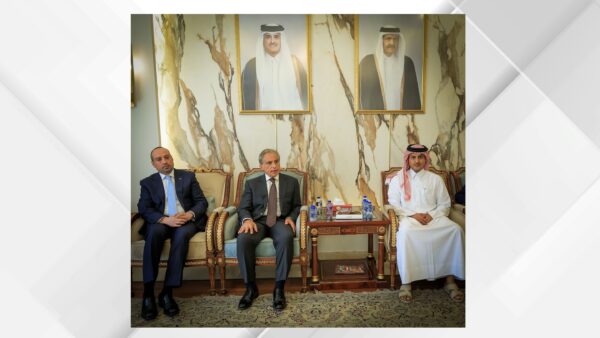 حسان يزور السفارة القطرية معزياً بوفاة الشيخ حمد بن خليفة