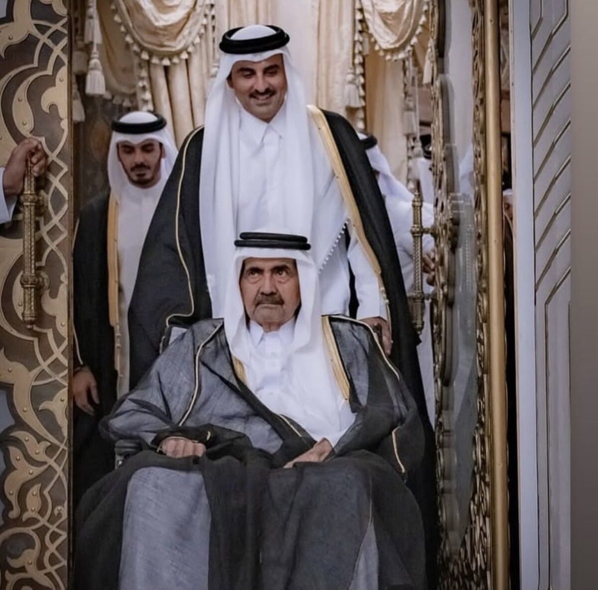 هكذا ودعت غزة “الأمير الوالد” الشيخ حمد بن خليفة آل ثاني