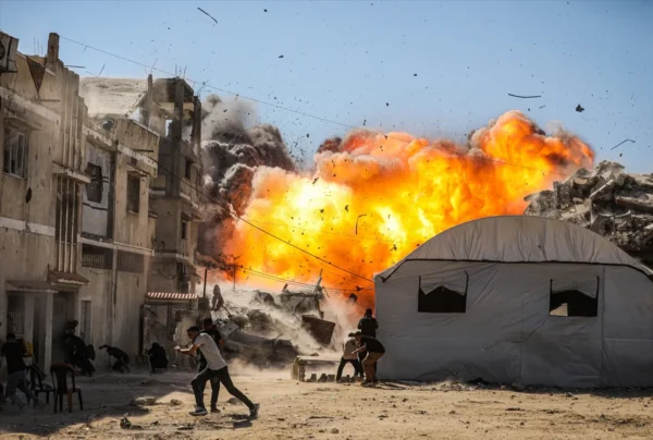 الدم لا يجف في غزة.. شهيد بقصف آليات الاحتلال لمخيم المغازي ودير البلح واستمرار نسف المنازل