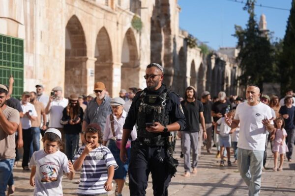 يتقدمهم بن غفير.. آلاف المستوطنين يقتحمون الأقصى في ذكرى “خراب الهيكل” (صور)